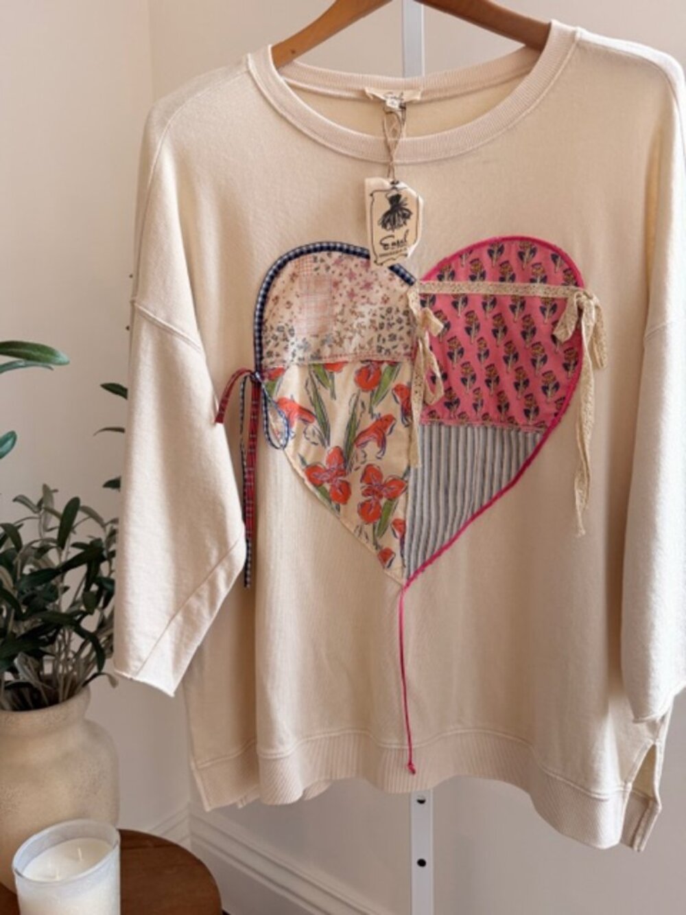 EASEL HEART PATCH WITH RIBBON STRINGS MINERAL WASHED SHIRT 100% COTTON